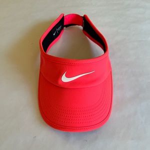 NikeCourt AeroBill Featherlight Tennis Visor